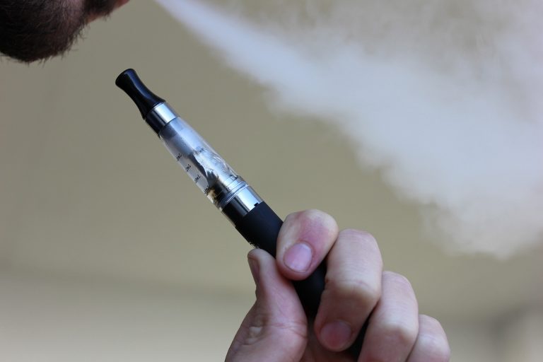 nikotinos folyadék az elektromos cigarettában