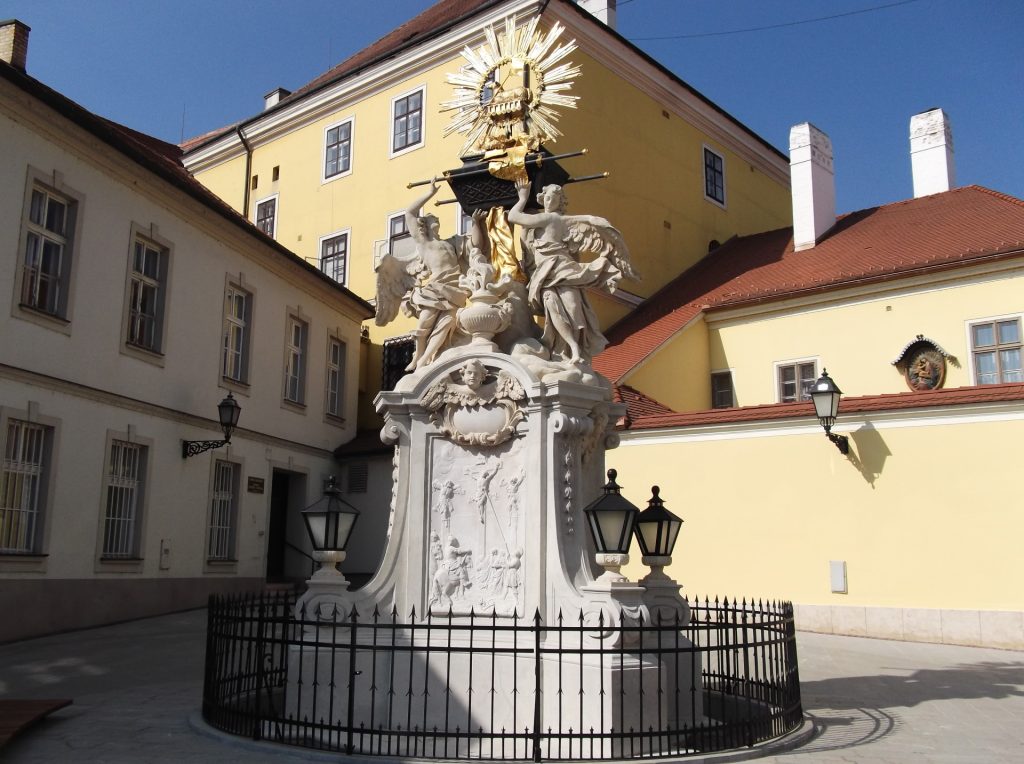 Frigyláda-szobor Győr